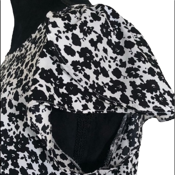 Loft Ann Taylor black and cream floral cap sleeve pullover blouse size small - Picture 3 of 8